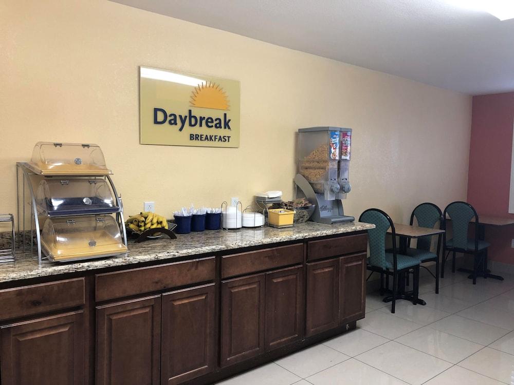 Days Inn By Wyndham Phoenix North Bagian luar foto