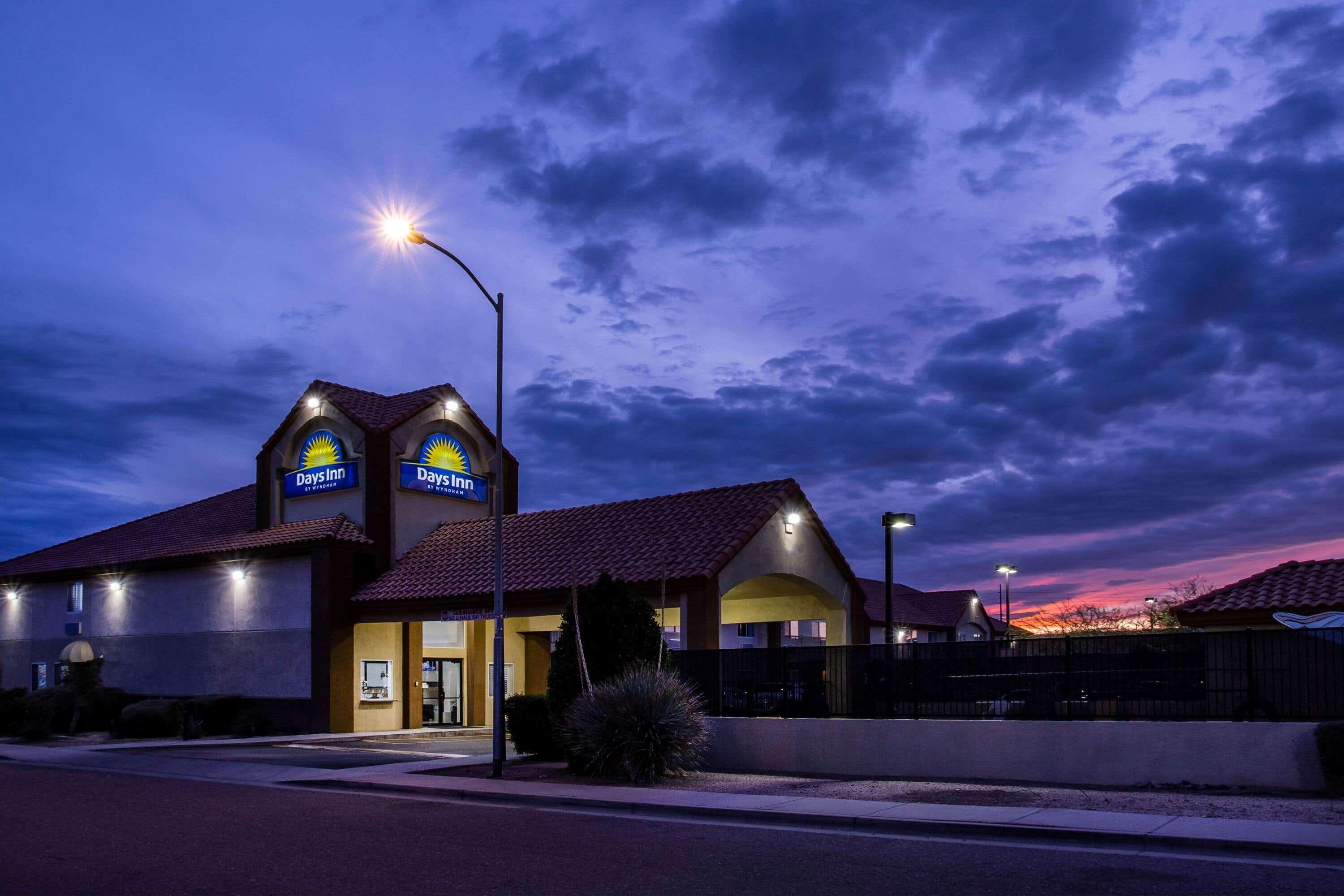 Days Inn By Wyndham Phoenix North Bagian luar foto