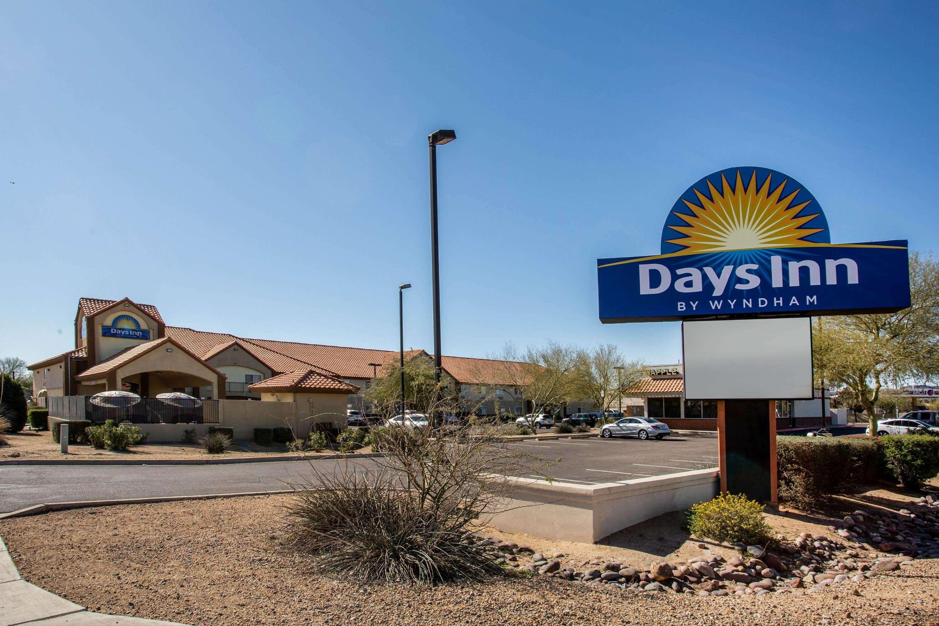 Days Inn By Wyndham Phoenix North Bagian luar foto